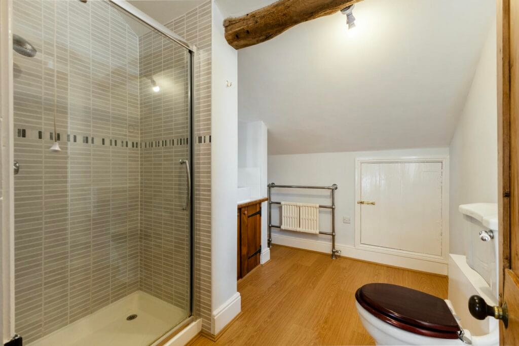 Principal Bedroom En-Suite