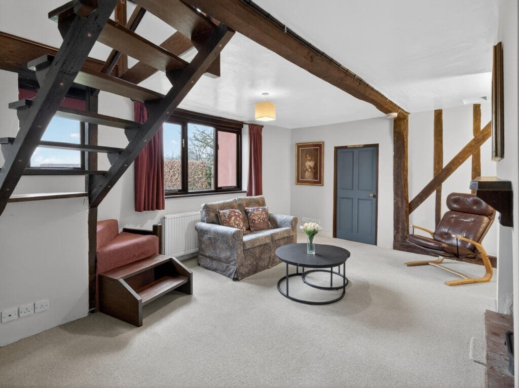 Annexe 1 lounge with beams